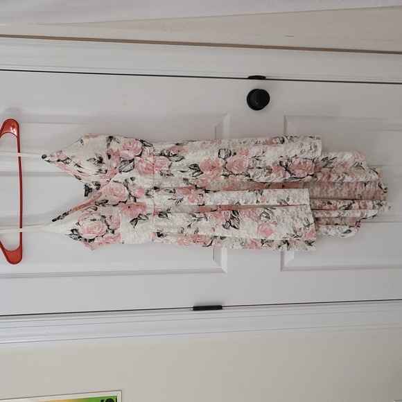 NWT LILY ROSE Floral lace dress white pink sleeveless junior's XL - Picture 3 of 5